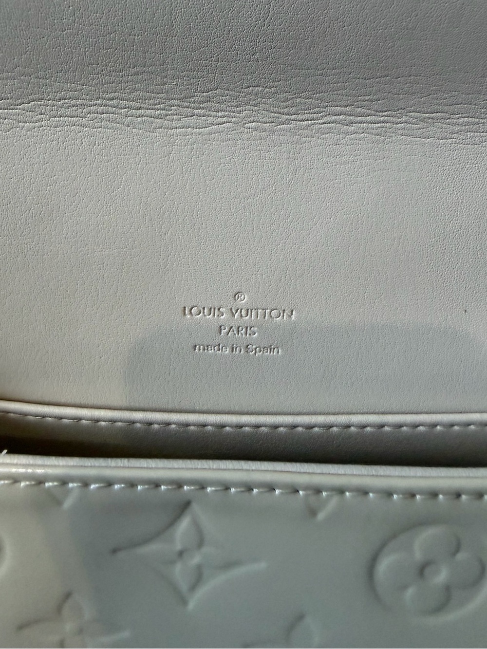 Louis Vuitton Cream Monogram Vernis Shoulder Bag with Tan Strap - Picture 6 of 8
